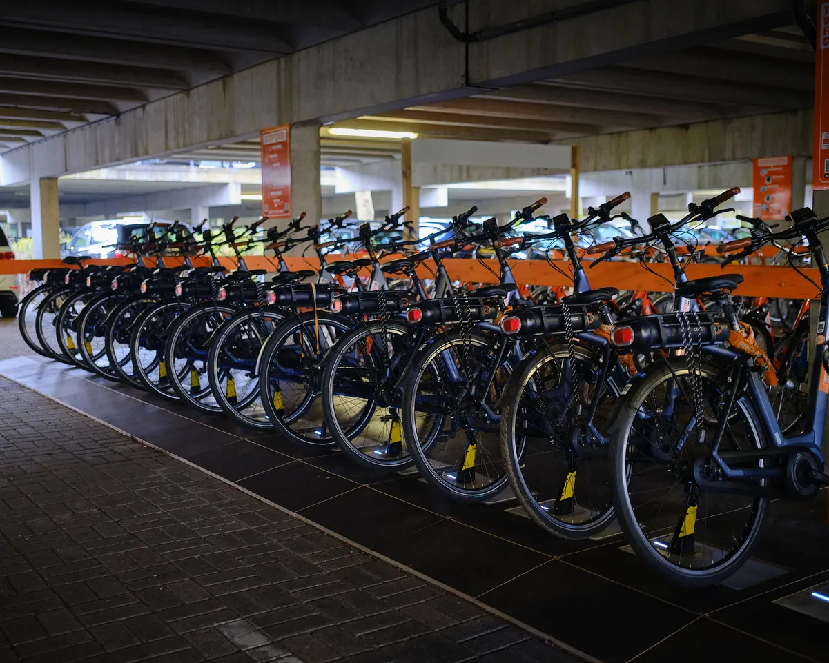 Tiler bicycle stand wireless charging. Using simulation software to improve micro mobility mechanics.