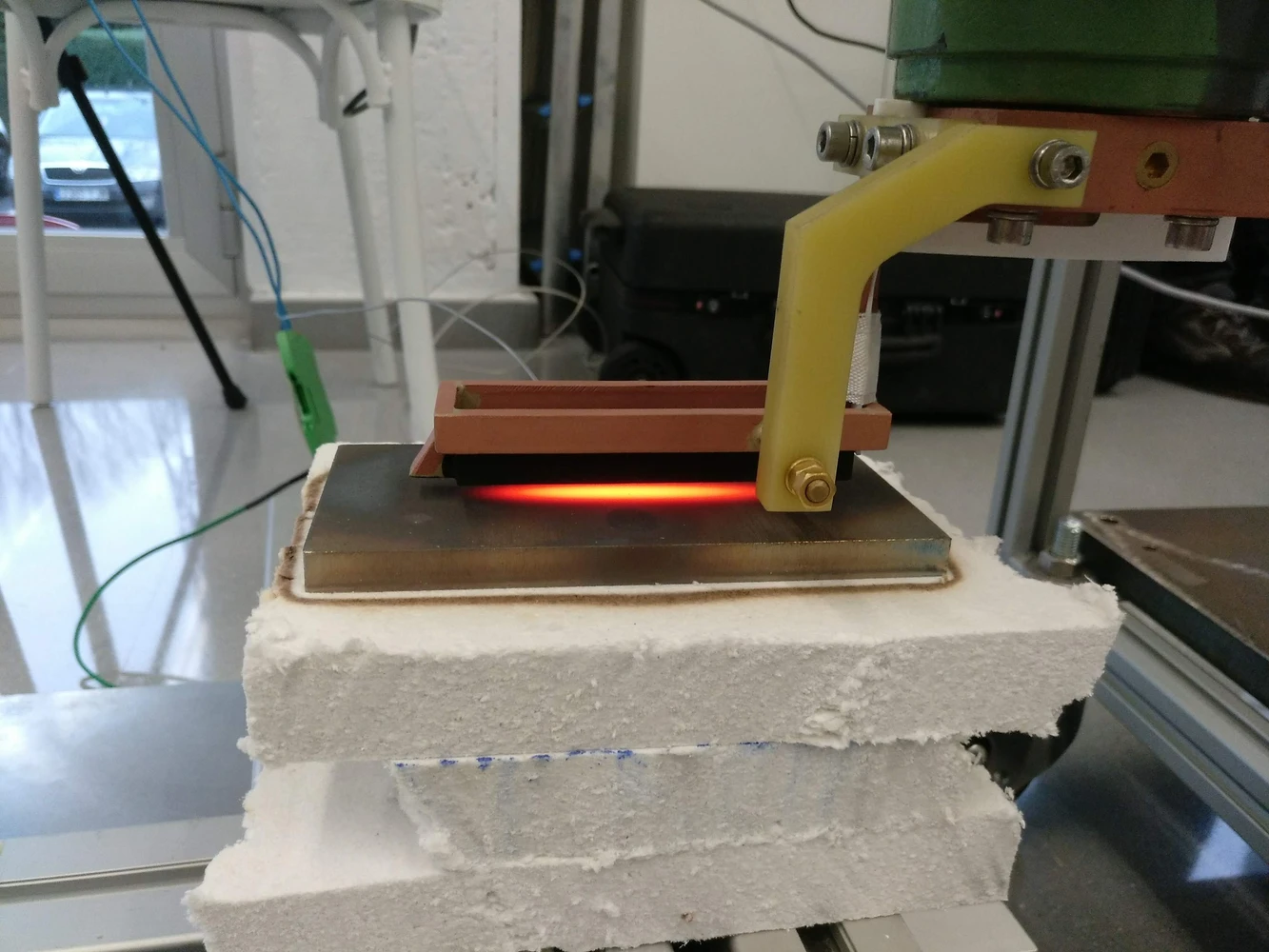 Temperature field on the surface and inside the material during the scanning process.